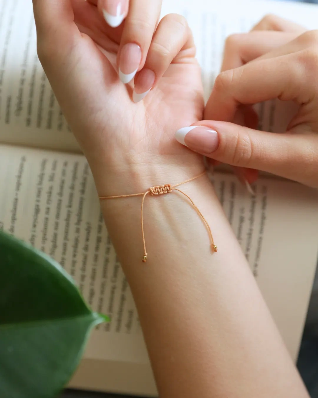 2. Bransoletka Dziękujemy Nauczyciel tył.webp